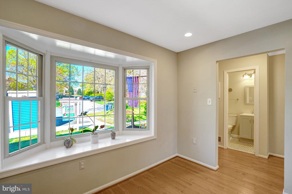 8213 CLIFTON FARM COURT