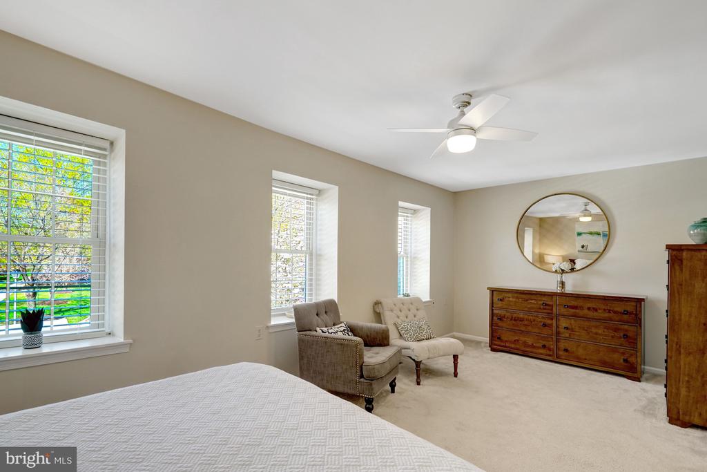 8213 CLIFTON FARM COURT