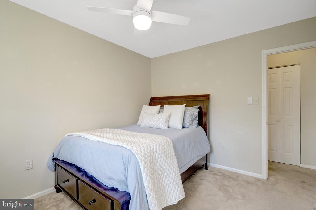 8213 CLIFTON FARM COURT