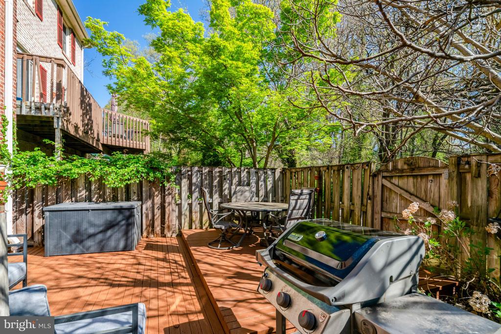 8213 CLIFTON FARM COURT