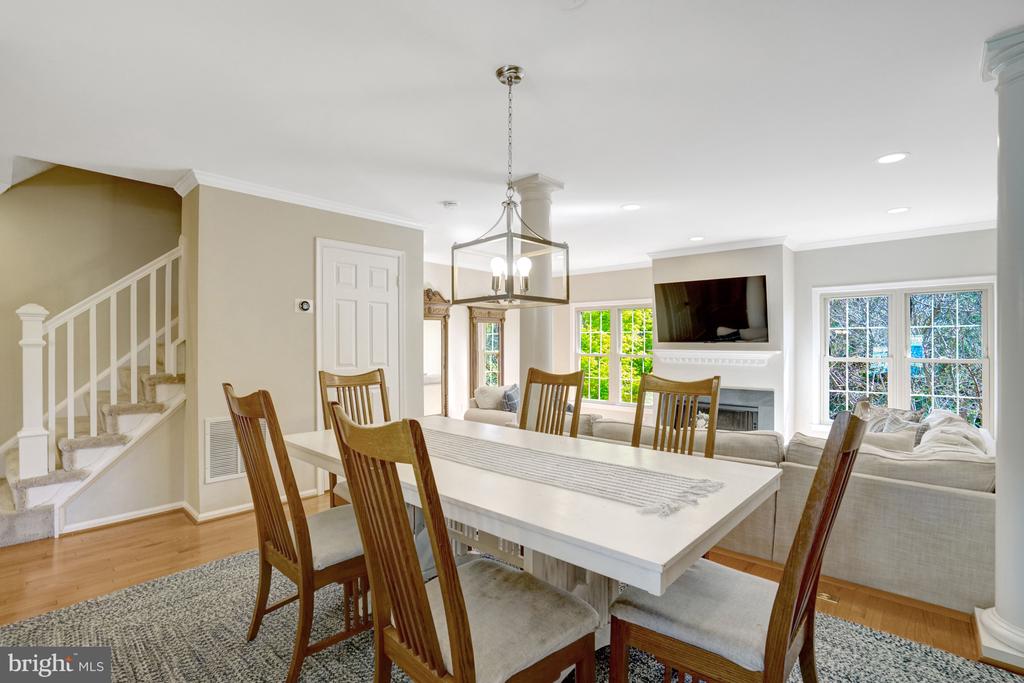 8213 CLIFTON FARM COURT