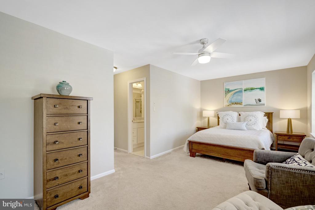 8213 CLIFTON FARM COURT