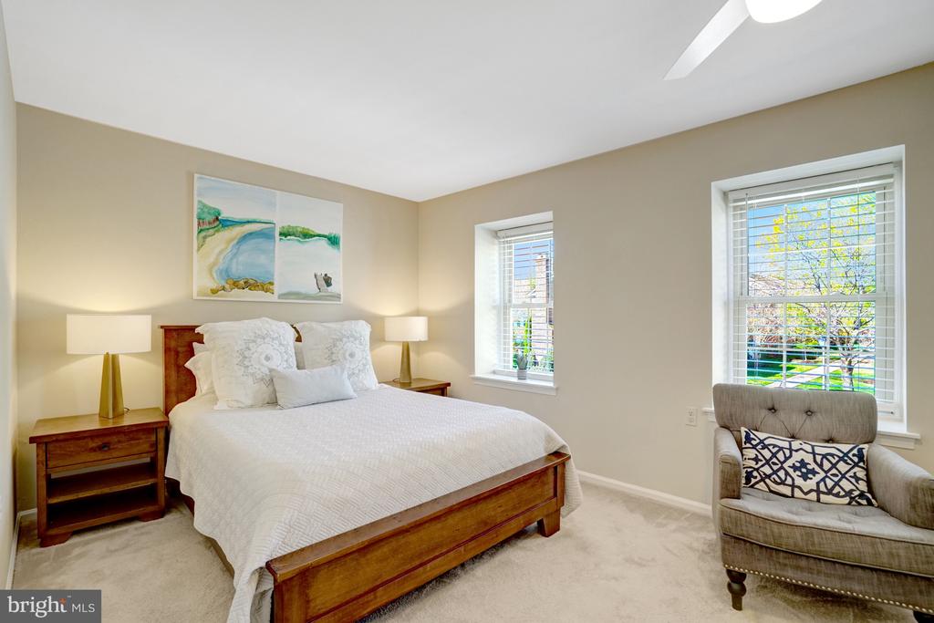 8213 CLIFTON FARM COURT