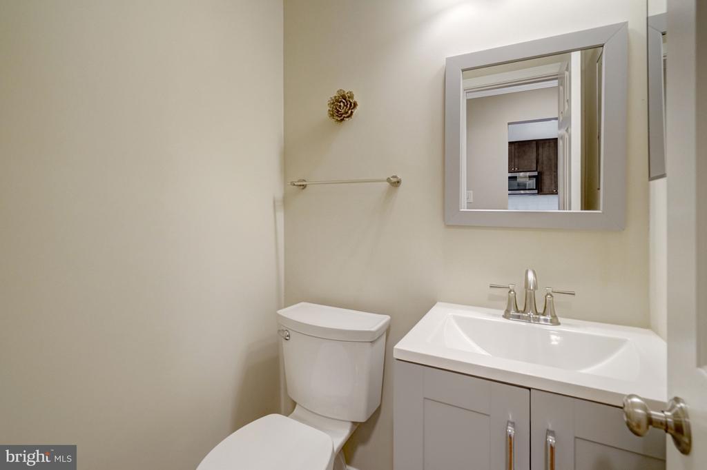 8213 CLIFTON FARM COURT