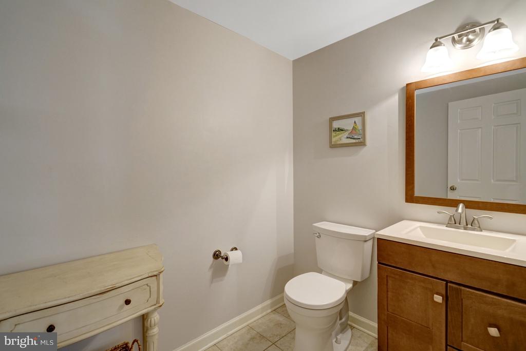 8213 CLIFTON FARM COURT