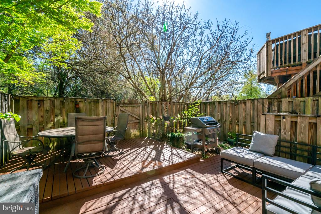 8213 CLIFTON FARM COURT