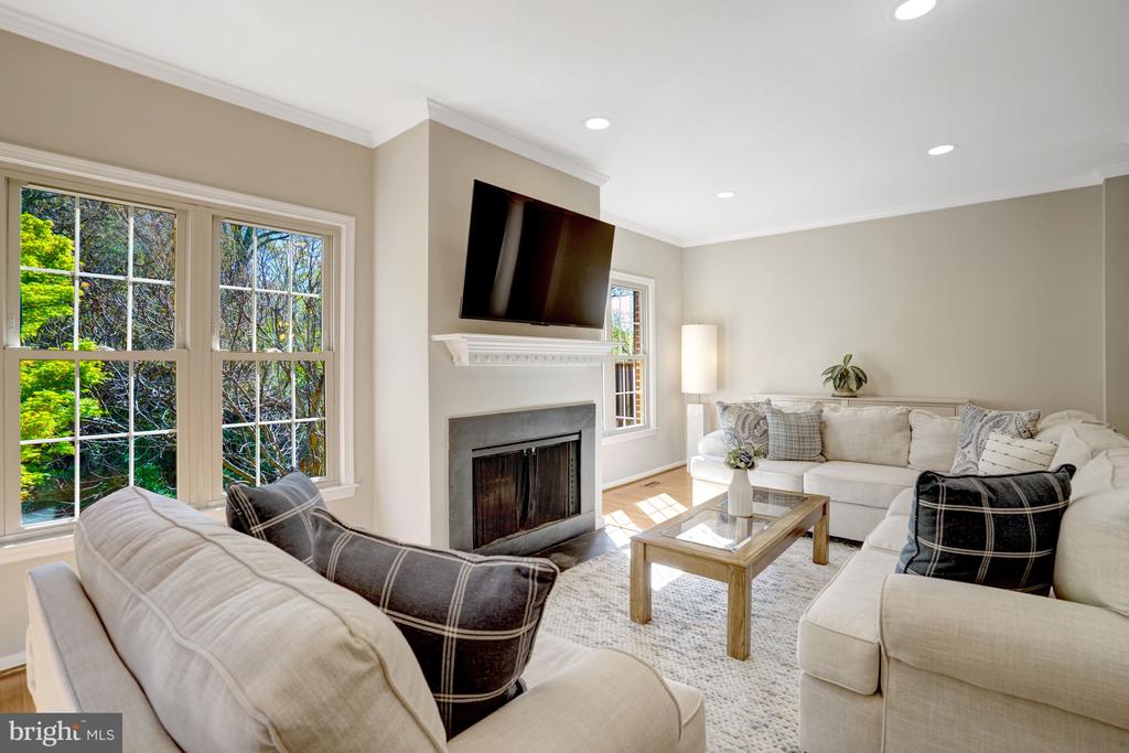8213 CLIFTON FARM COURT
