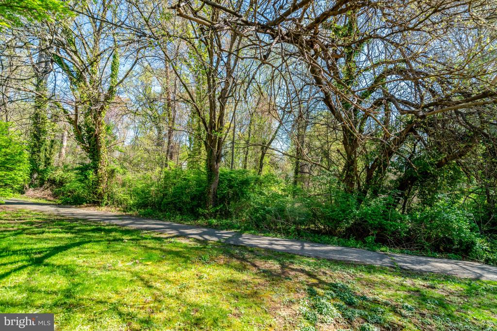 8213 CLIFTON FARM COURT