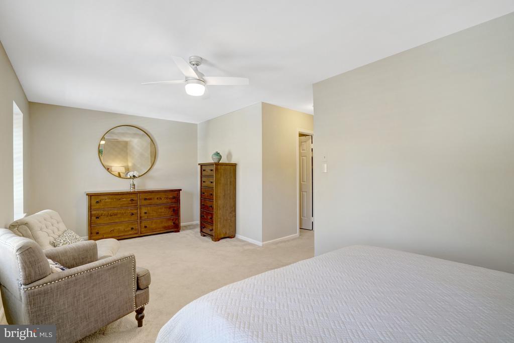 8213 CLIFTON FARM COURT