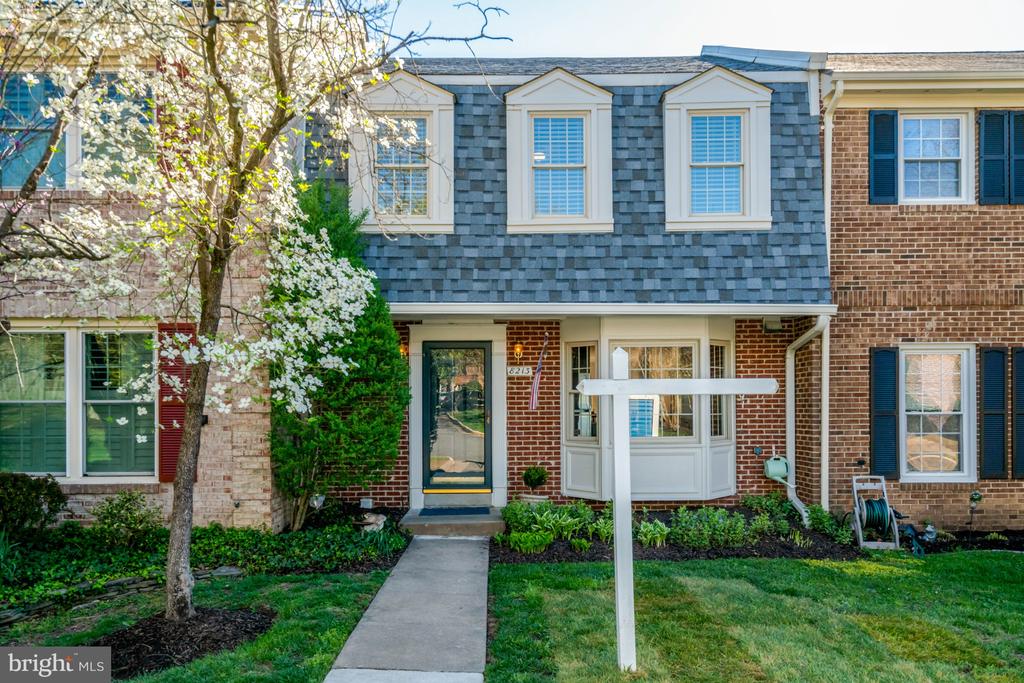 8213 CLIFTON FARM COURT