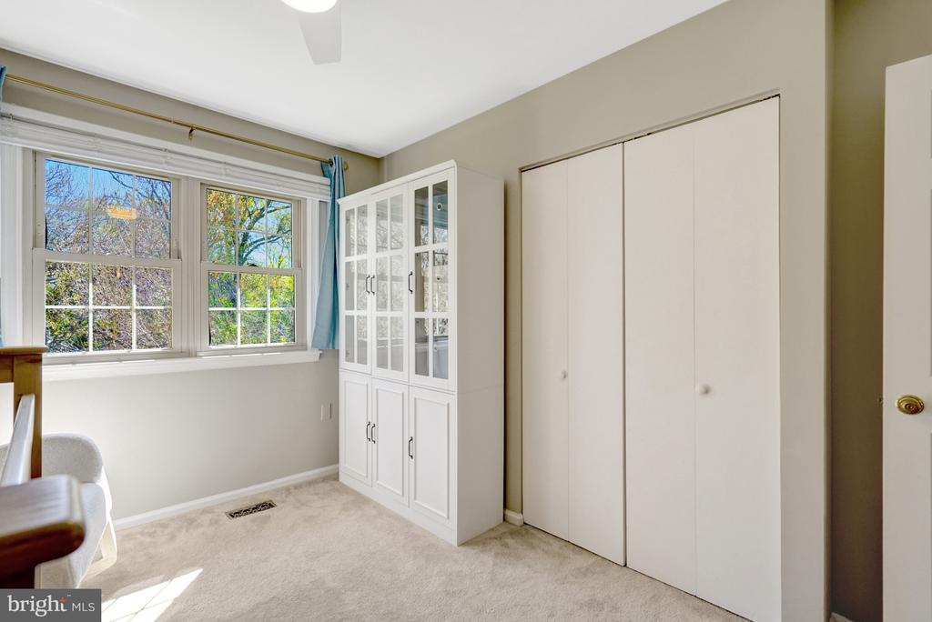 8213 CLIFTON FARM COURT