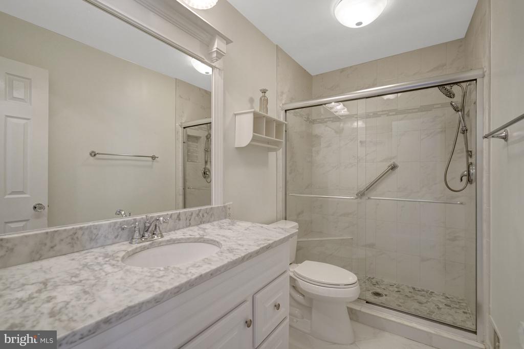 8213 CLIFTON FARM COURT