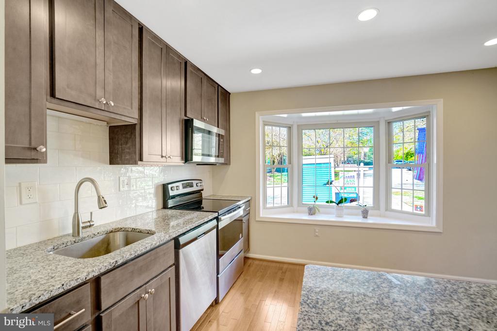 8213 CLIFTON FARM COURT