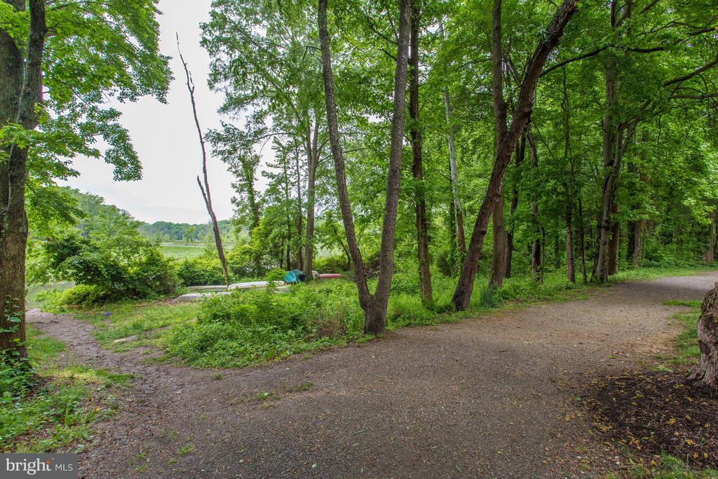 8213 CLIFTON FARM COURT