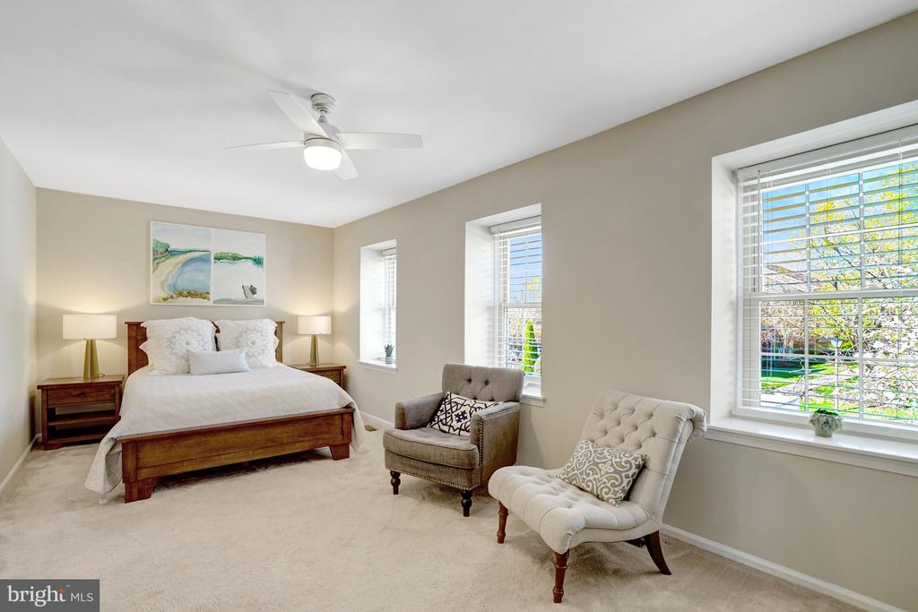 8213 CLIFTON FARM COURT