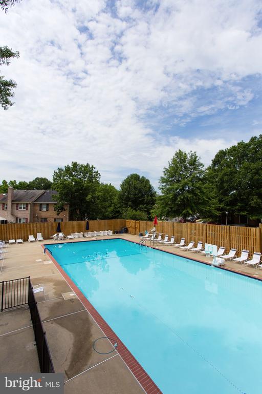 8213 CLIFTON FARM COURT