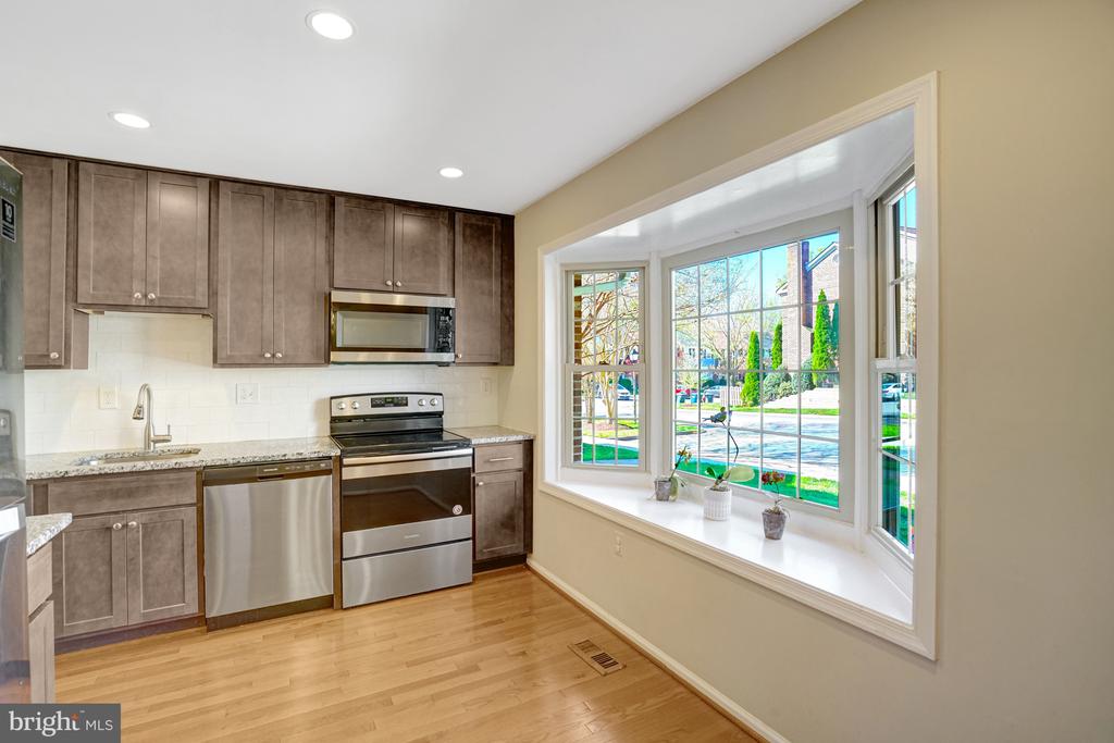 8213 CLIFTON FARM COURT