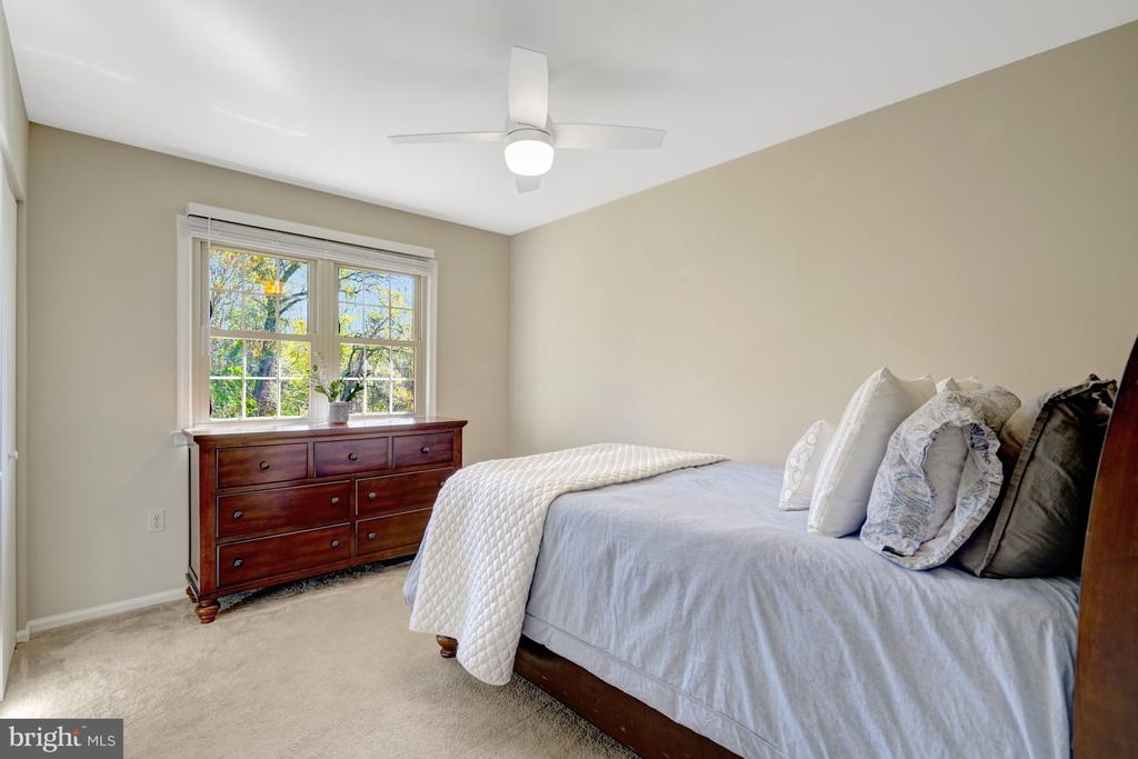 8213 CLIFTON FARM COURT