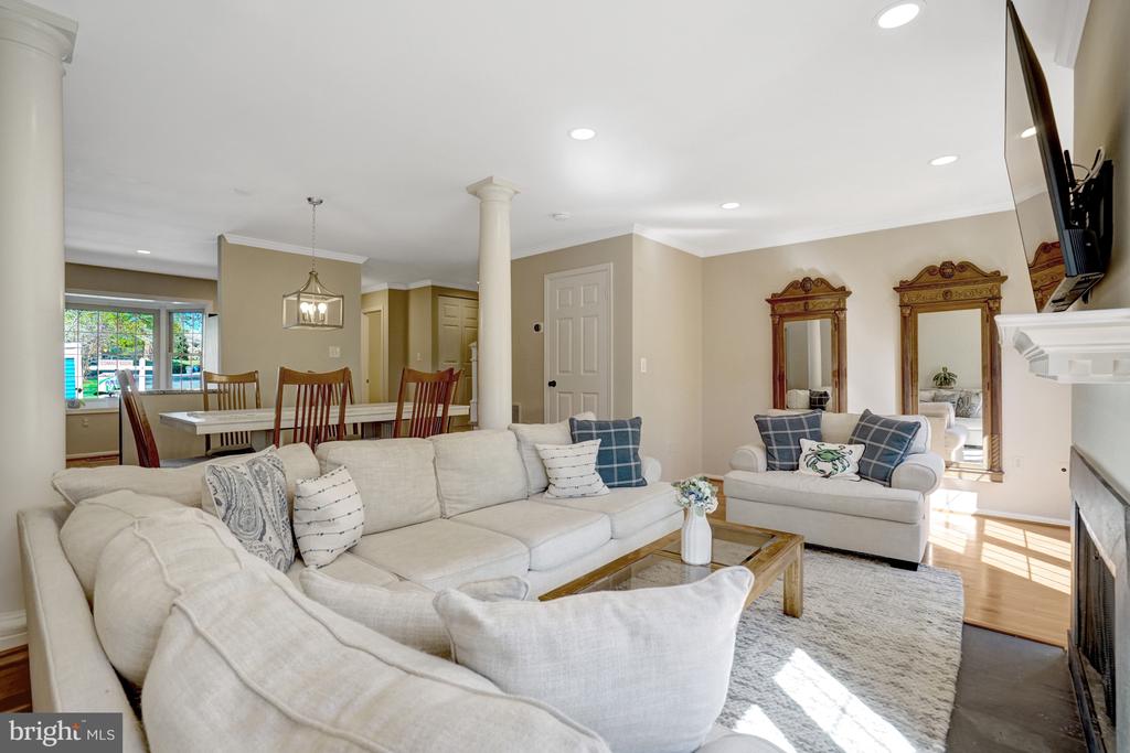 8213 CLIFTON FARM COURT