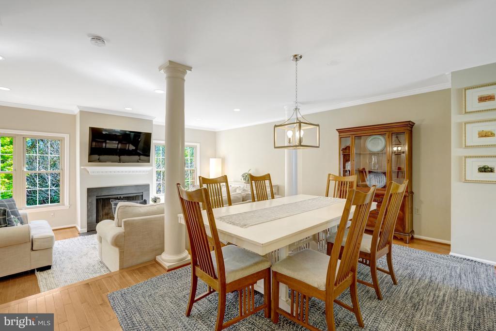 8213 CLIFTON FARM COURT