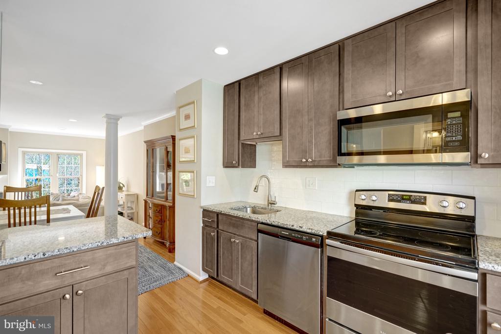 8213 CLIFTON FARM COURT