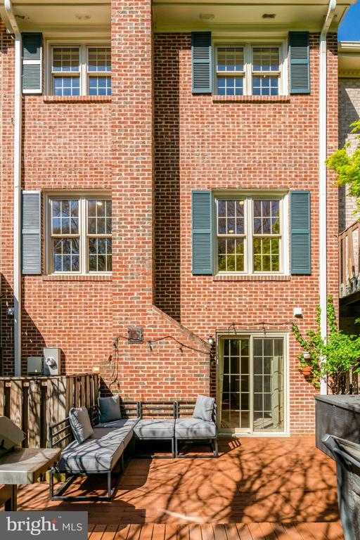 8213 CLIFTON FARM COURT