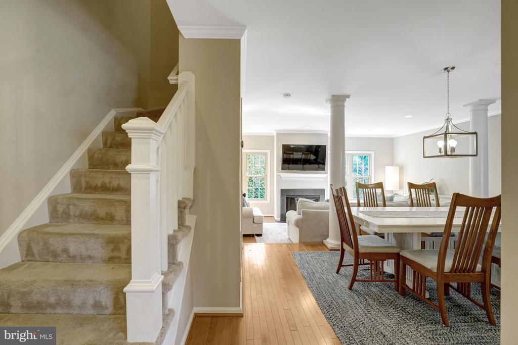 8213 CLIFTON FARM COURT