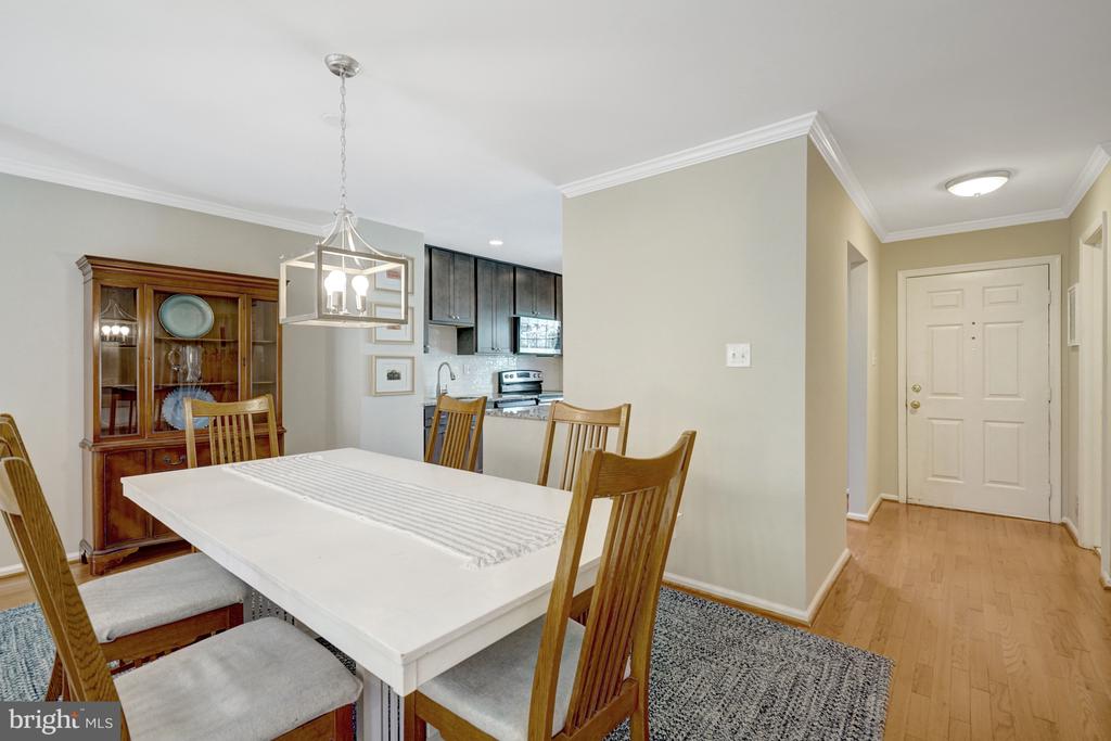 8213 CLIFTON FARM COURT
