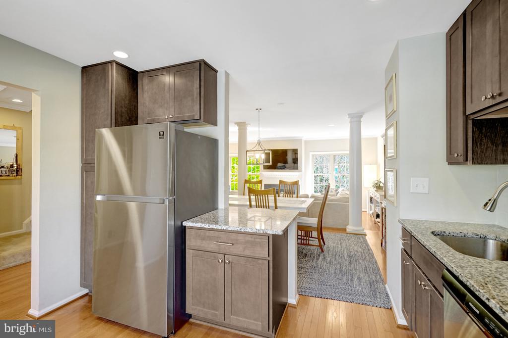 8213 CLIFTON FARM COURT