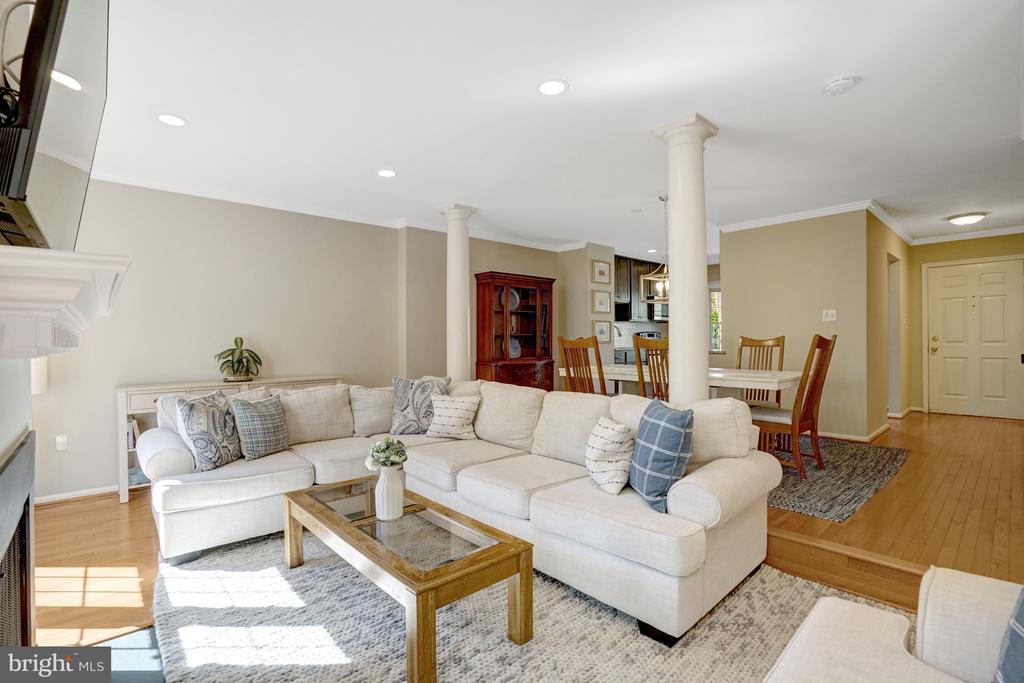 8213 CLIFTON FARM COURT