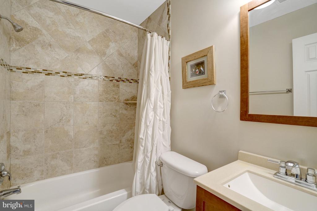 8213 CLIFTON FARM COURT