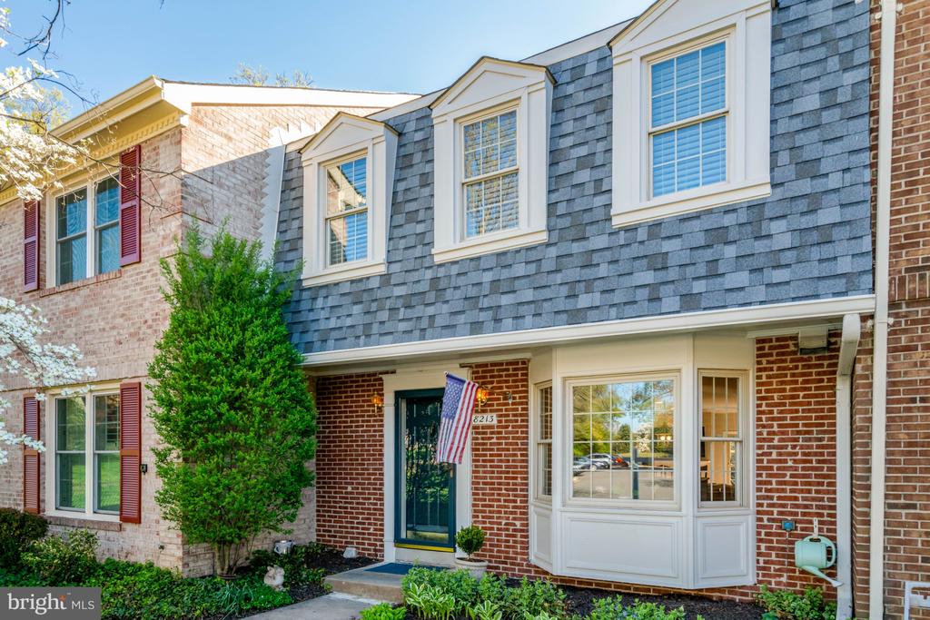8213 CLIFTON FARM COURT