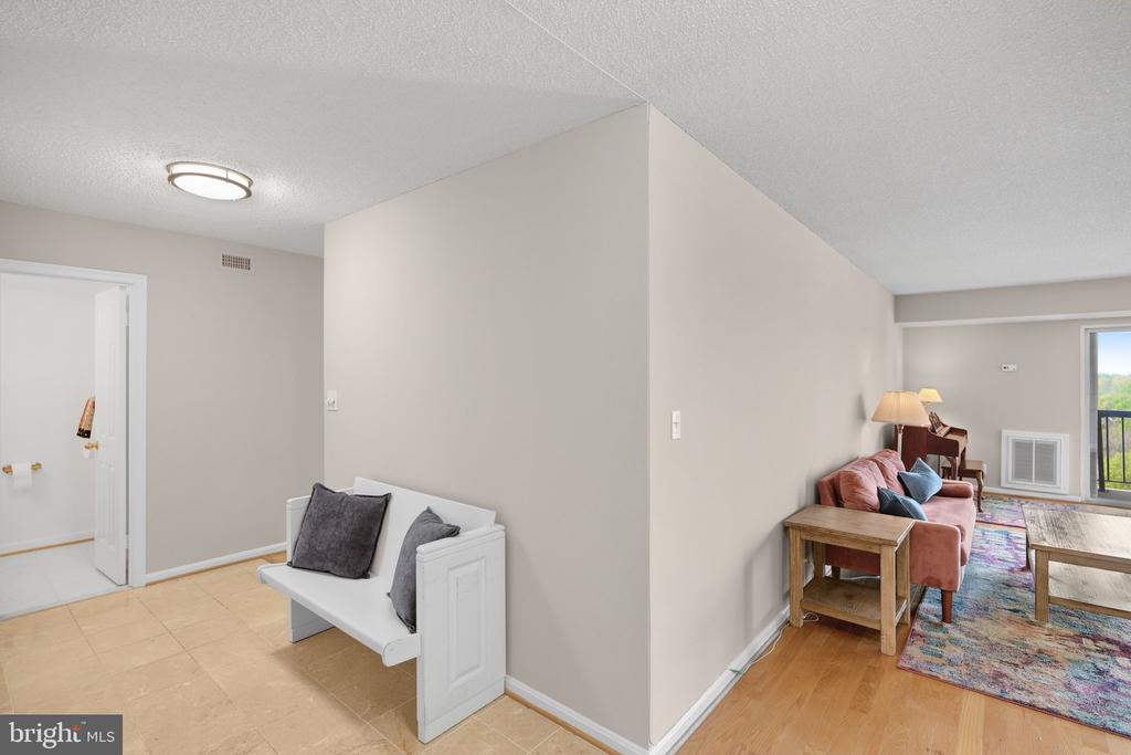 3800 POWELL LANE Unit: 1211