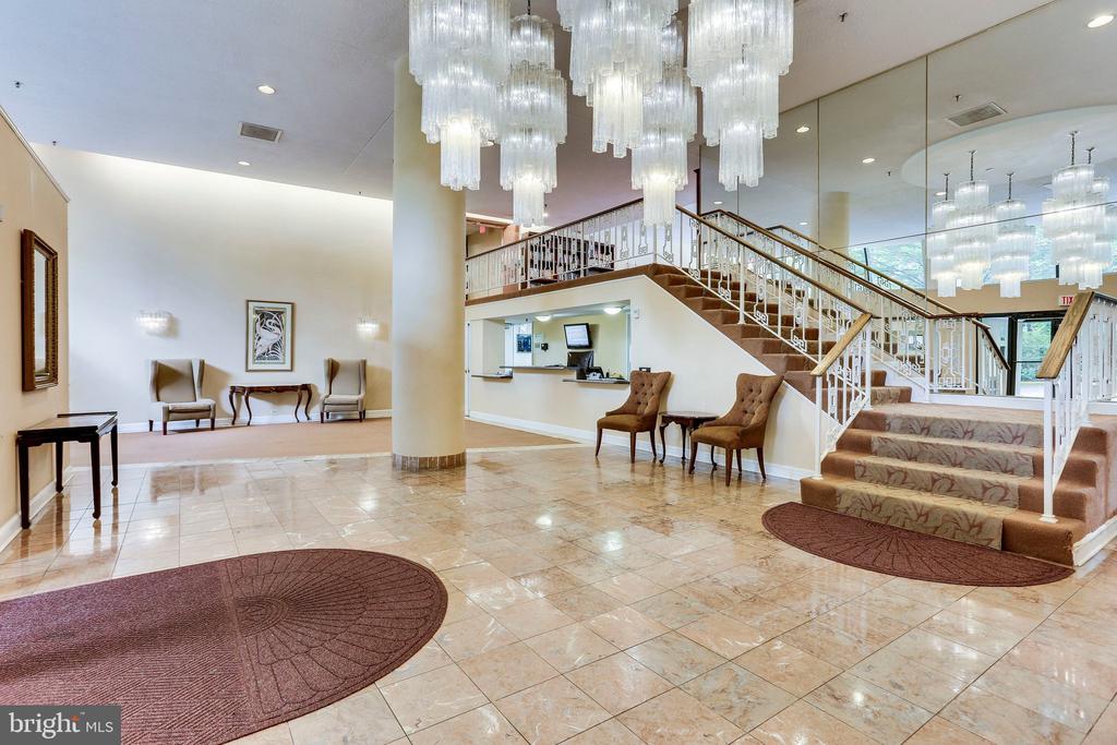 3800 POWELL LANE Unit: 1211