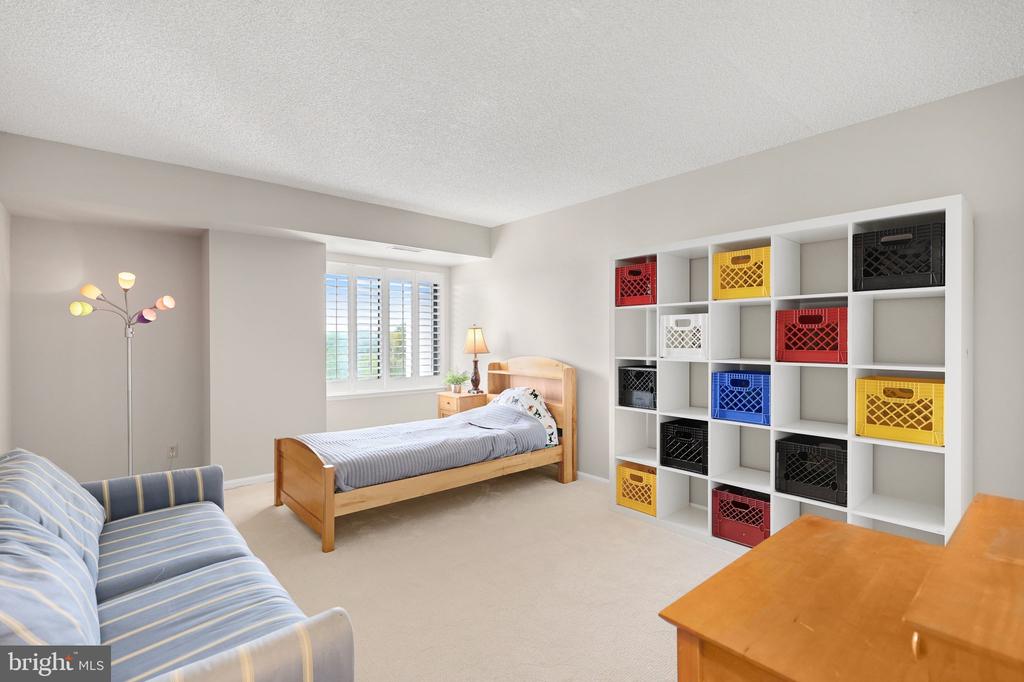 3800 POWELL LANE Unit: 1211