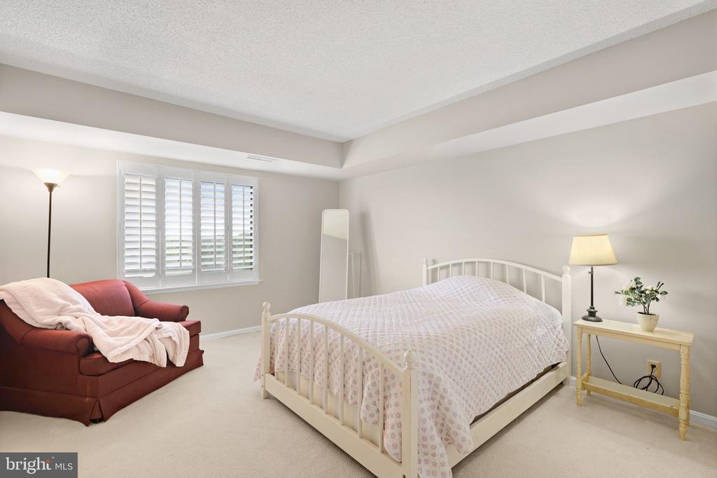 3800 POWELL LANE Unit: 1211