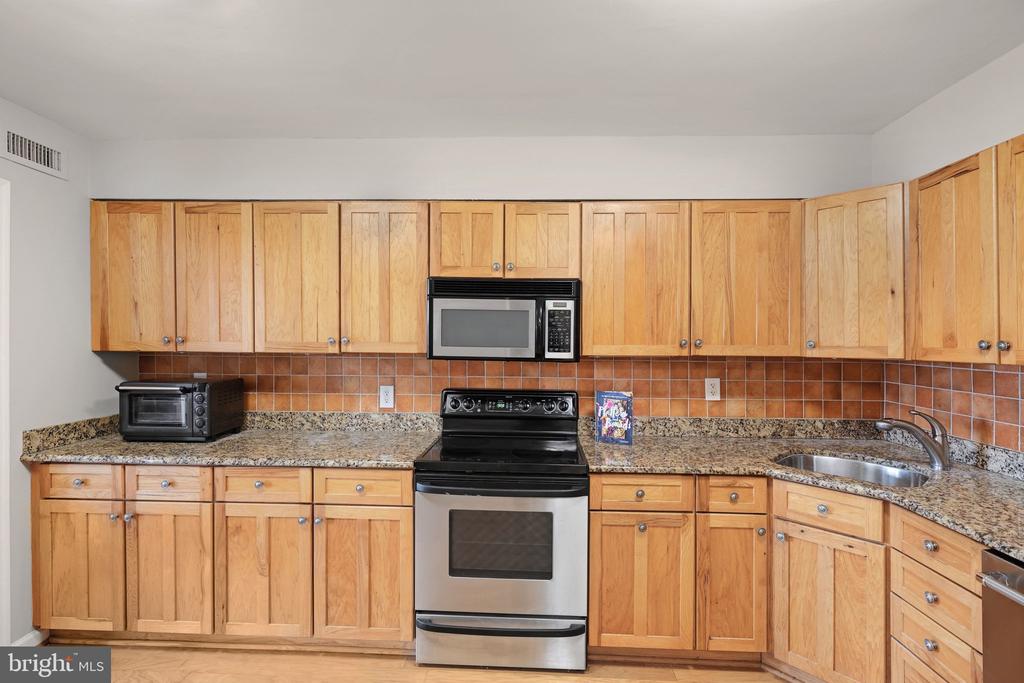3800 POWELL LANE Unit: 1211