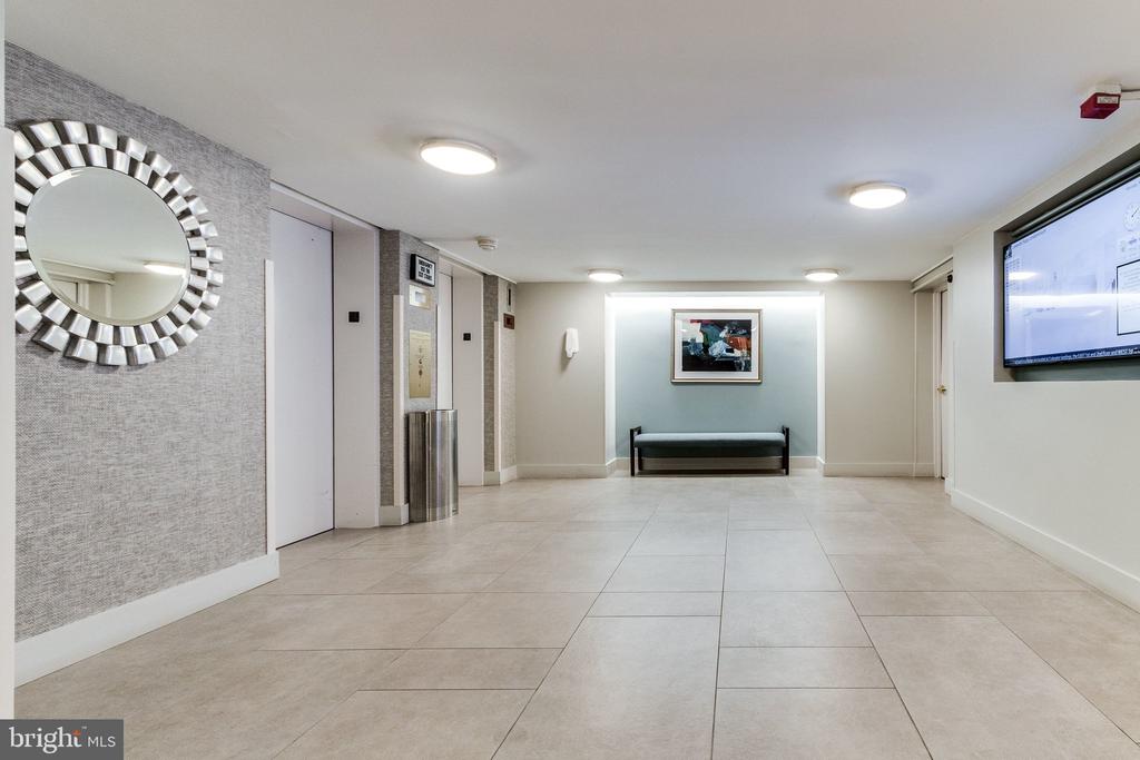 3800 POWELL LANE Unit: 1211
