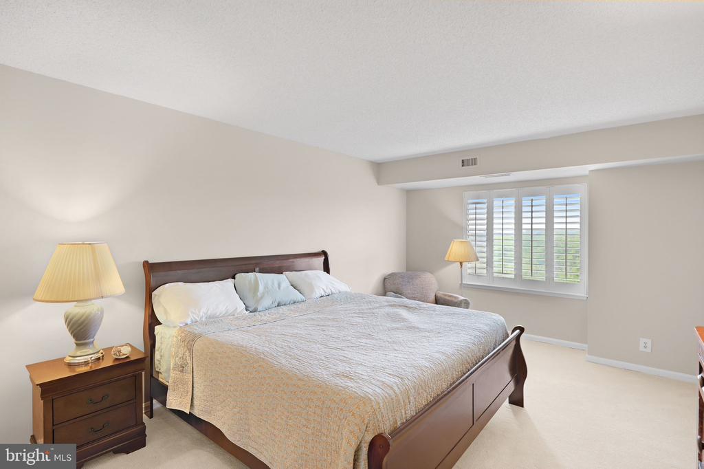 3800 POWELL LANE Unit: 1211