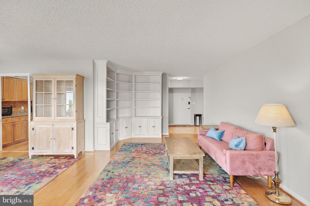 3800 POWELL LANE Unit: 1211