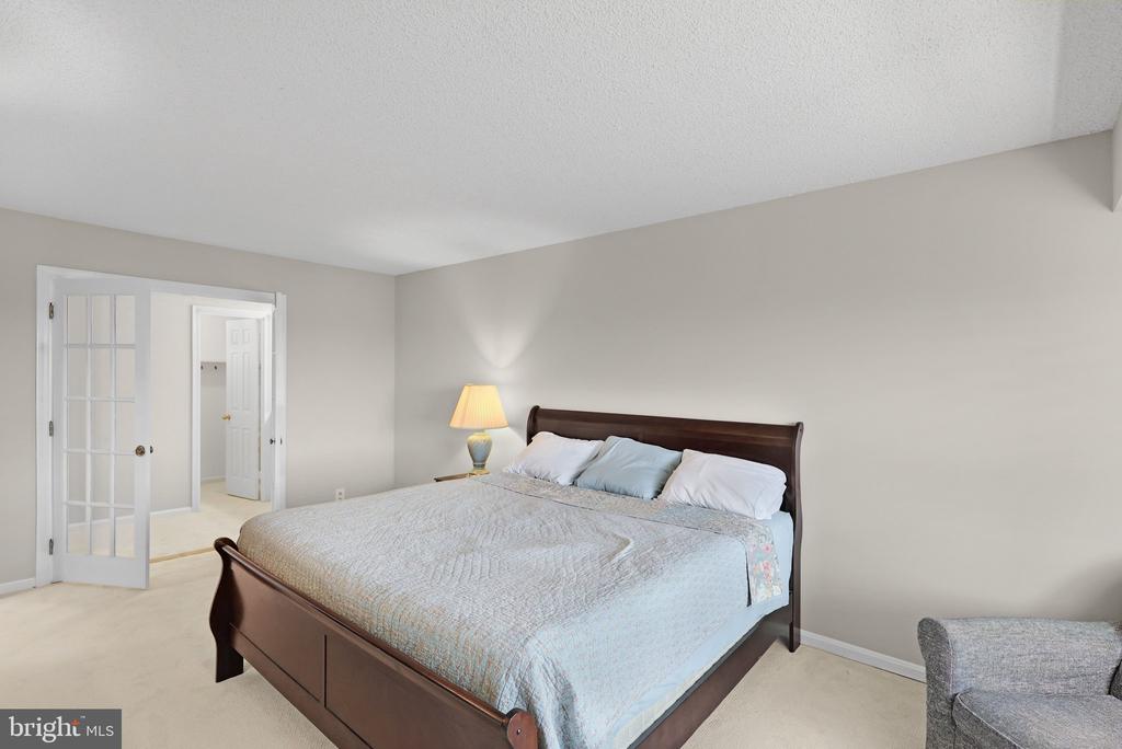 3800 POWELL LANE Unit: 1211
