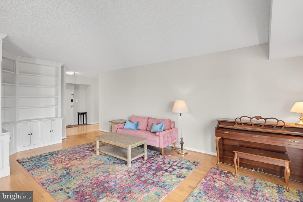 3800 POWELL LANE Unit: 1211