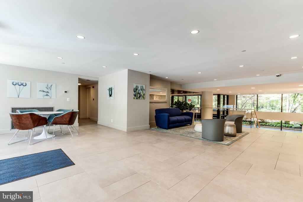 3800 POWELL LANE Unit: 1211