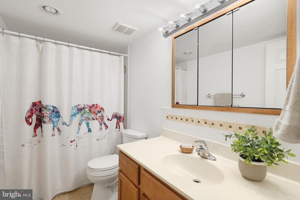 3800 POWELL LANE Unit: 1211
