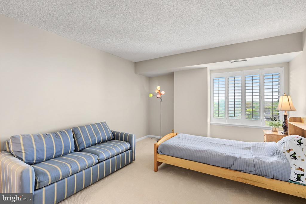 3800 POWELL LANE Unit: 1211