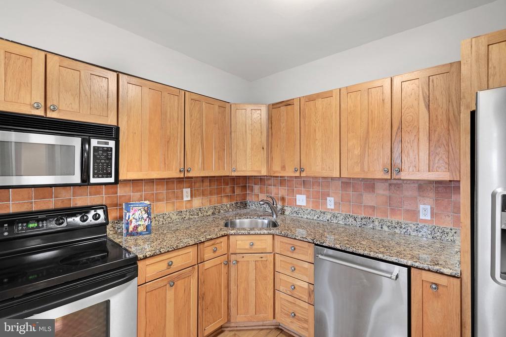 3800 POWELL LANE Unit: 1211