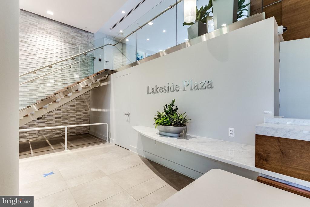 3800 POWELL LANE Unit: 1211