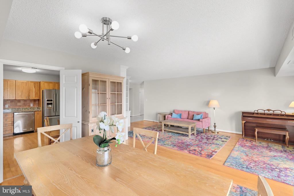 3800 POWELL LANE Unit: 1211