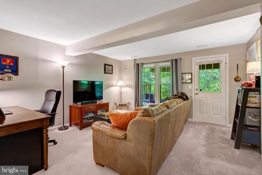 9568 BUTTONBUSH COURT