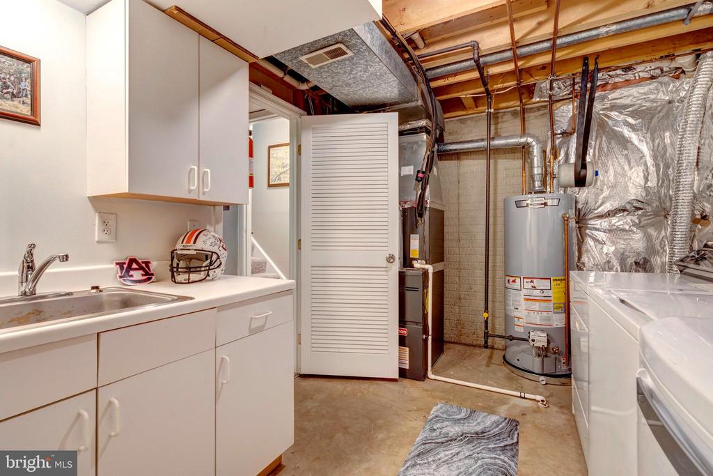 9568 BUTTONBUSH COURT
